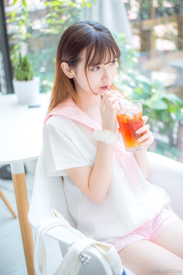 任何不能打倒你的，将会使你更加坚强。